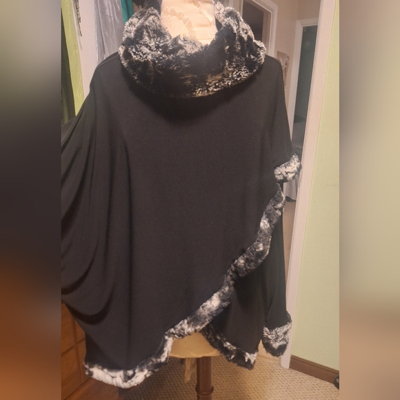 LAST Chance Joseph Ribkoff Black and Gray Faux Fur Trim Top - Picture 9 of 15